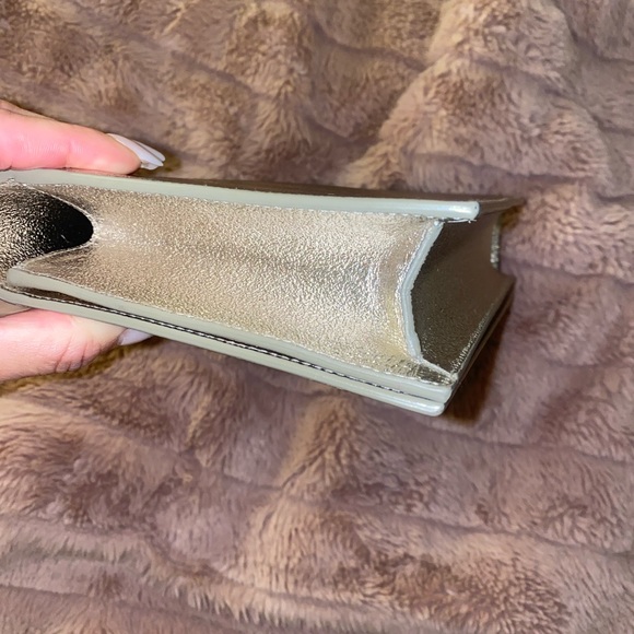 Saint Laurent
Monogram Kate Metallic Grain De Poudre Classic Clutch - Picture 3 of 6